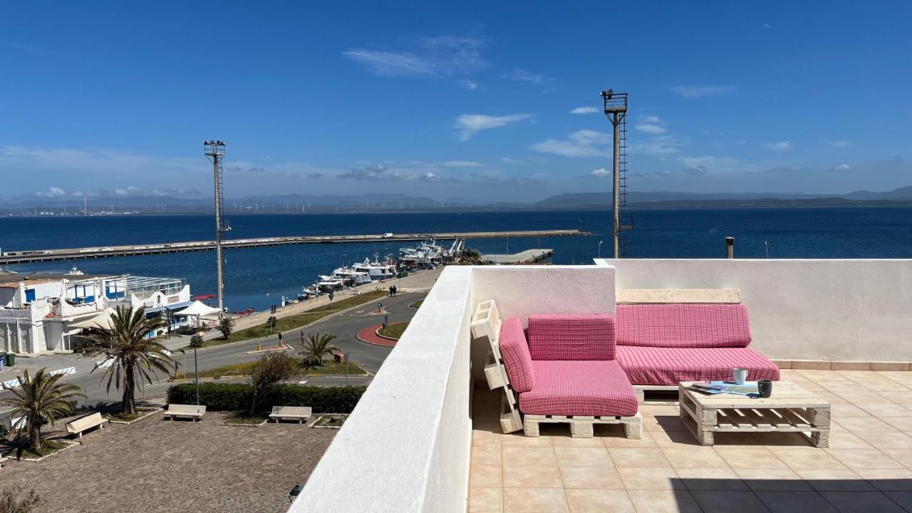 Ferienwohnung Attici Con Terrazzo Vista Mare Calasetta Exterior foto