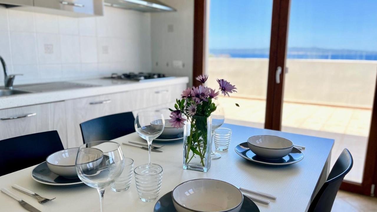 Ferienwohnung Attici Con Terrazzo Vista Mare Calasetta Exterior foto