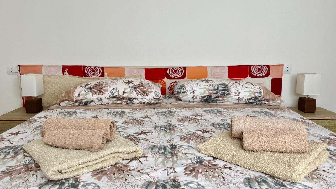 Ferienwohnung Attici Con Terrazzo Vista Mare Calasetta Exterior foto