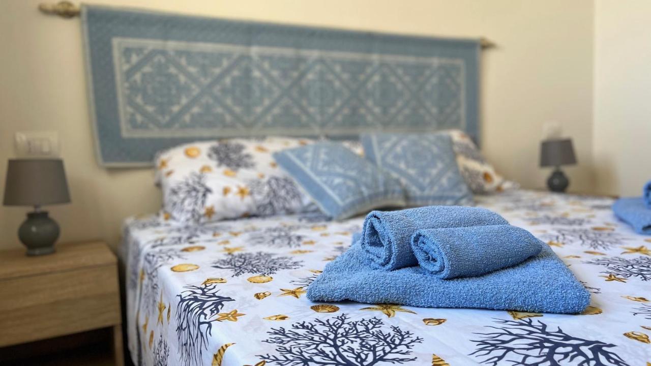 Ferienwohnung Attici Con Terrazzo Vista Mare Calasetta Exterior foto