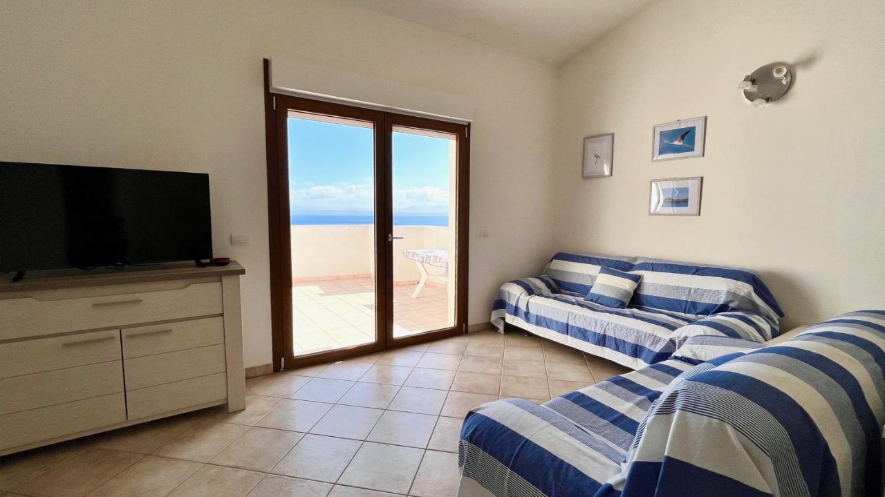 Ferienwohnung Attici Con Terrazzo Vista Mare Calasetta Exterior foto