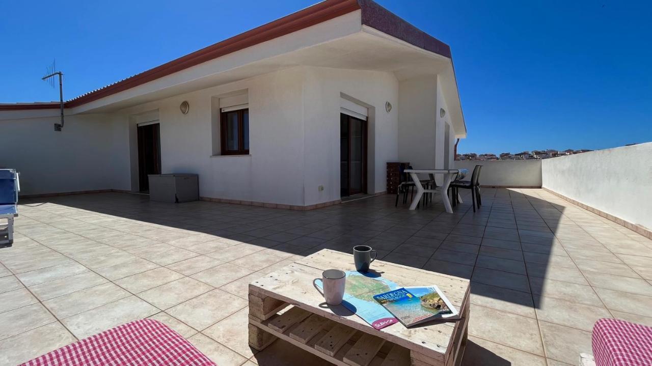 Ferienwohnung Attici Con Terrazzo Vista Mare Calasetta Exterior foto