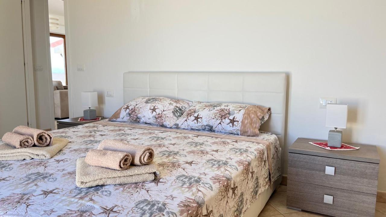 Ferienwohnung Attici Con Terrazzo Vista Mare Calasetta Exterior foto