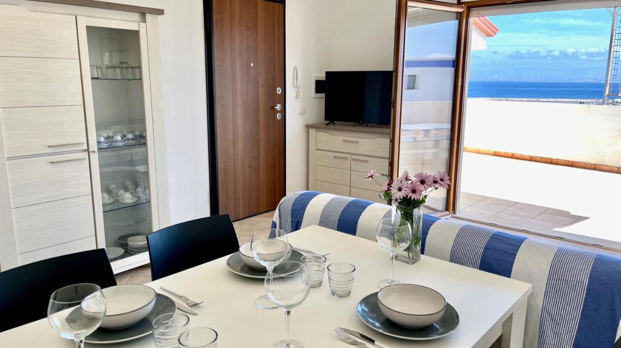 Ferienwohnung Attici Con Terrazzo Vista Mare Calasetta Exterior foto