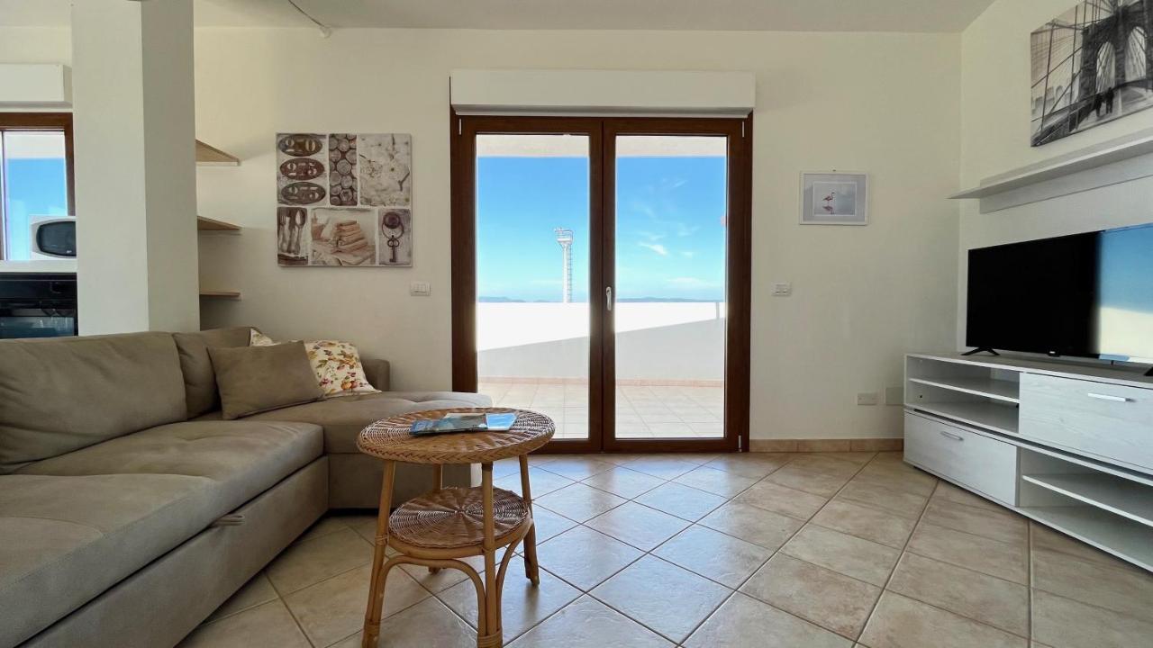 Ferienwohnung Attici Con Terrazzo Vista Mare Calasetta Exterior foto