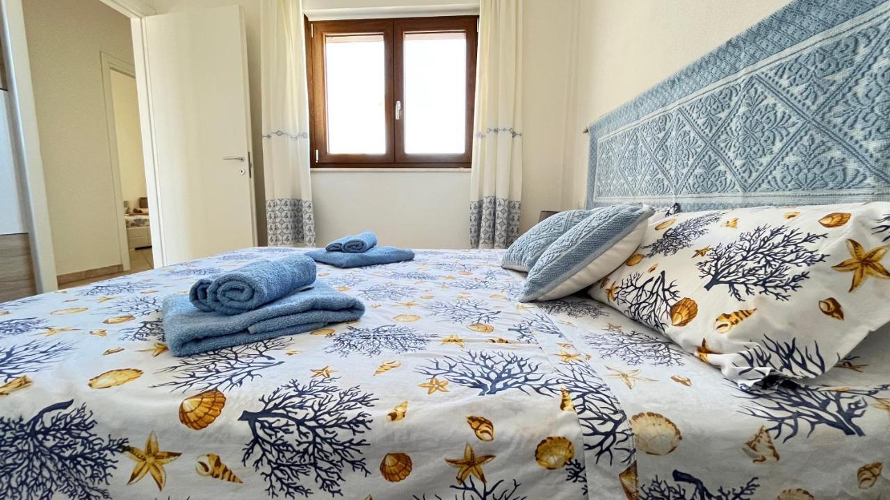 Ferienwohnung Attici Con Terrazzo Vista Mare Calasetta Exterior foto