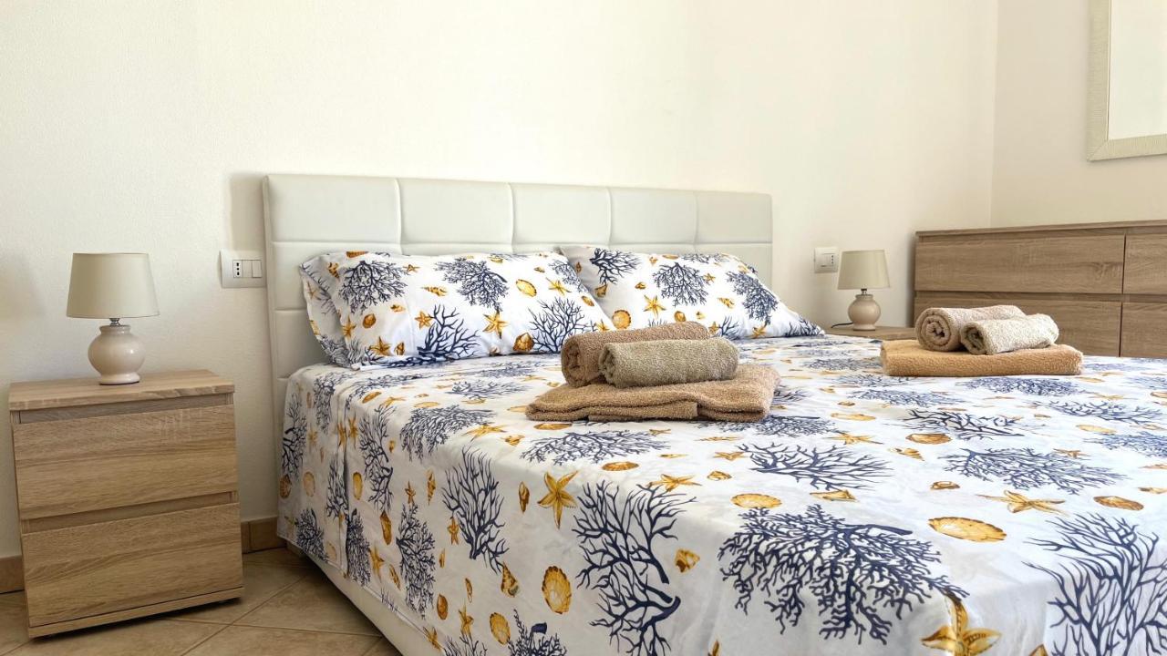 Ferienwohnung Attici Con Terrazzo Vista Mare Calasetta Exterior foto