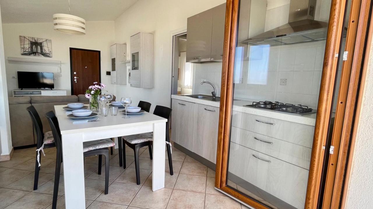 Ferienwohnung Attici Con Terrazzo Vista Mare Calasetta Exterior foto