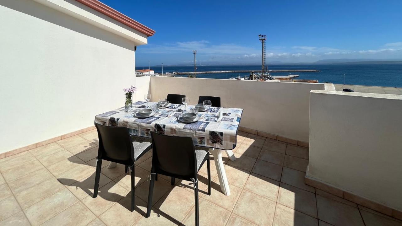 Ferienwohnung Attici Con Terrazzo Vista Mare Calasetta Exterior foto